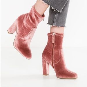 Steve Madden rose pink suede booties